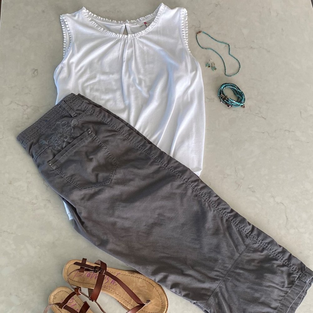 Kuhl Gray Embroidered Capri Pants